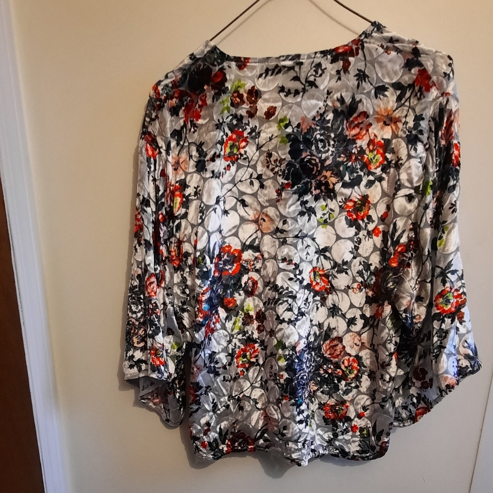 Anthropologie Maeve Umi Wrap Top Velvet Floral - Picture 15 of 15